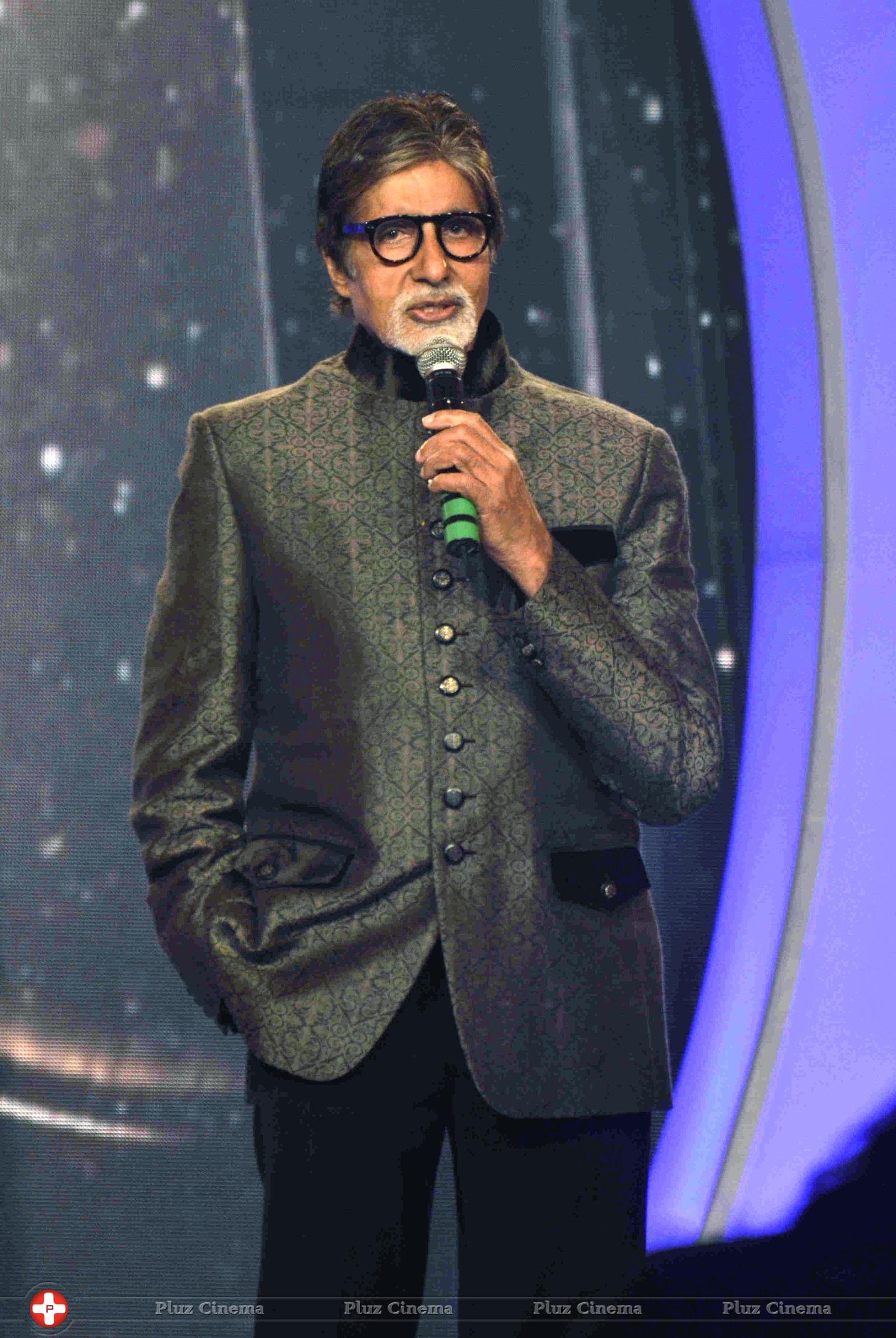 Amitabh Bachchan - Amitabh Bachchan at CNN IBN Senior Citizen Award 2013 Photos | Picture 660149