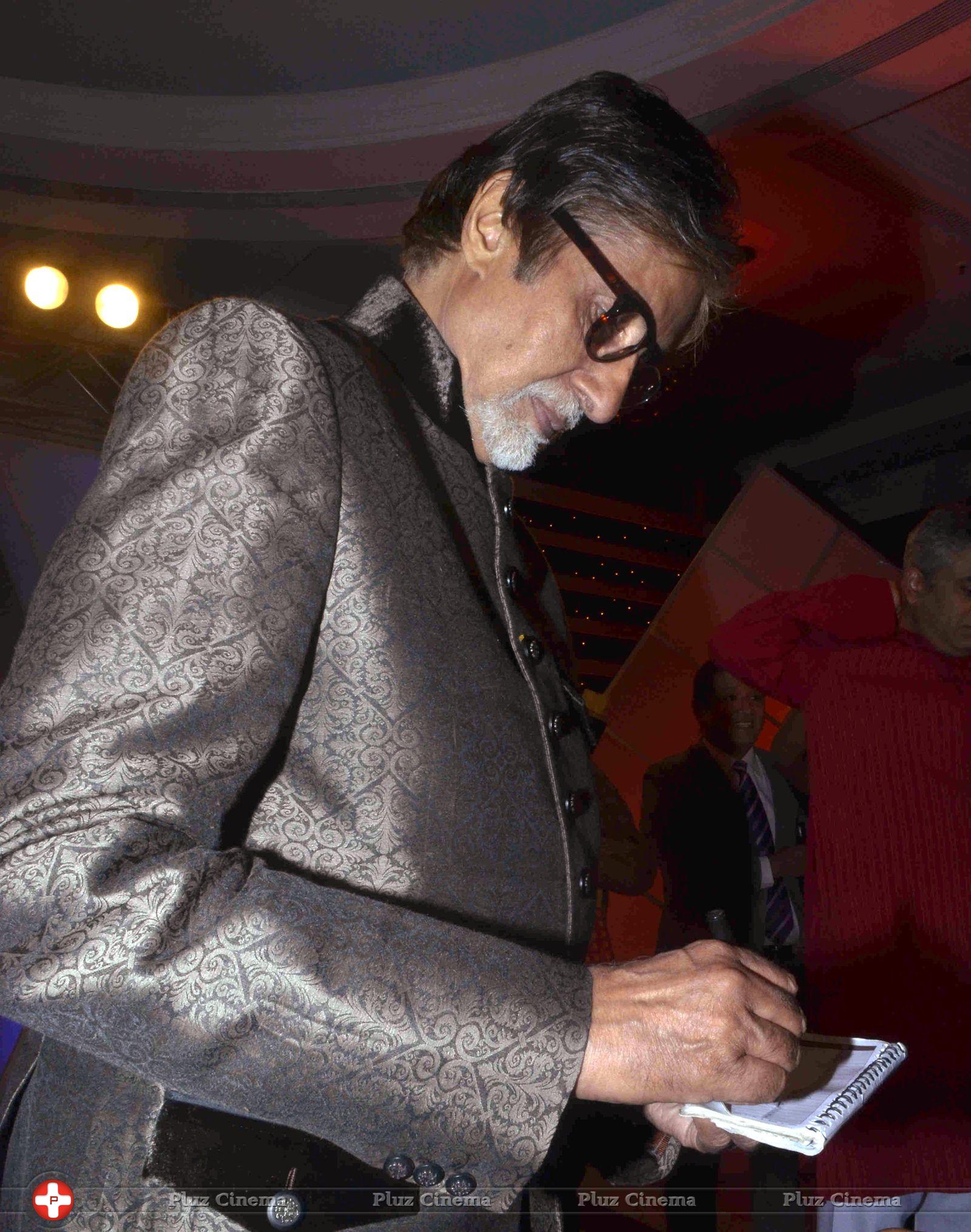 Amitabh Bachchan - Amitabh Bachchan at CNN IBN Senior Citizen Award 2013 Photos | Picture 660153
