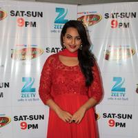 Sonakshi Sinha - Cast of R Rajkumar on the sets of DID 4 Stills | Picture 659733