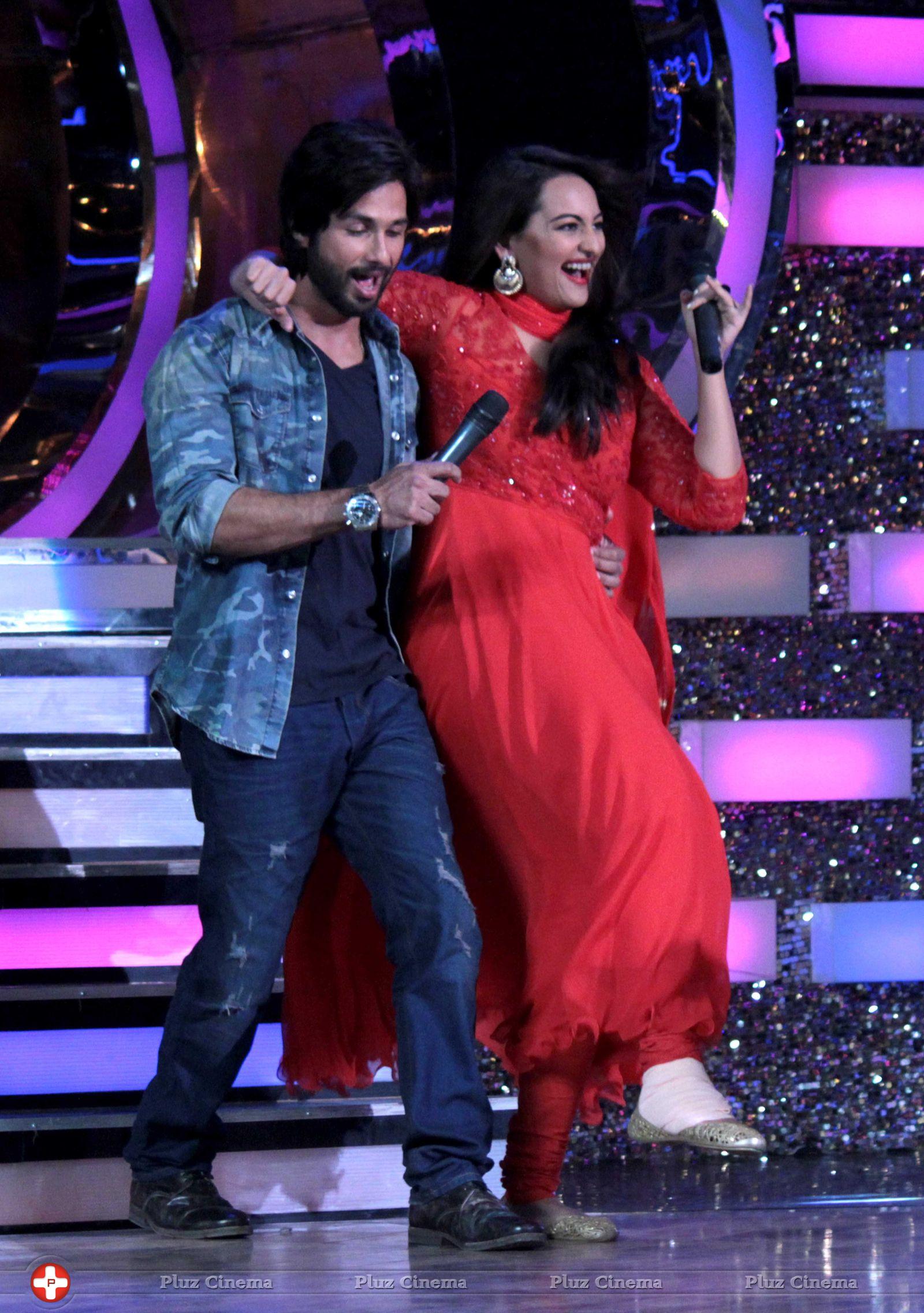 Cast of R Rajkumar on the sets of DID 4 Stills | Picture 659714