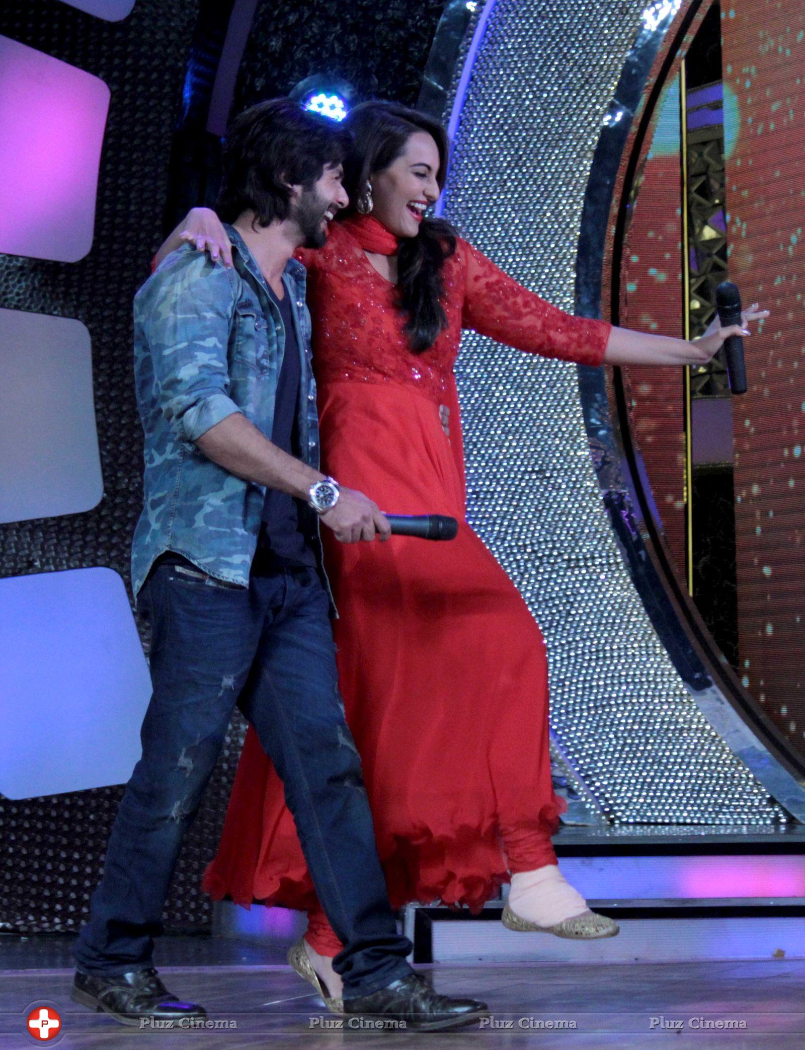Cast of R Rajkumar on the sets of DID 4 Stills | Picture 659719
