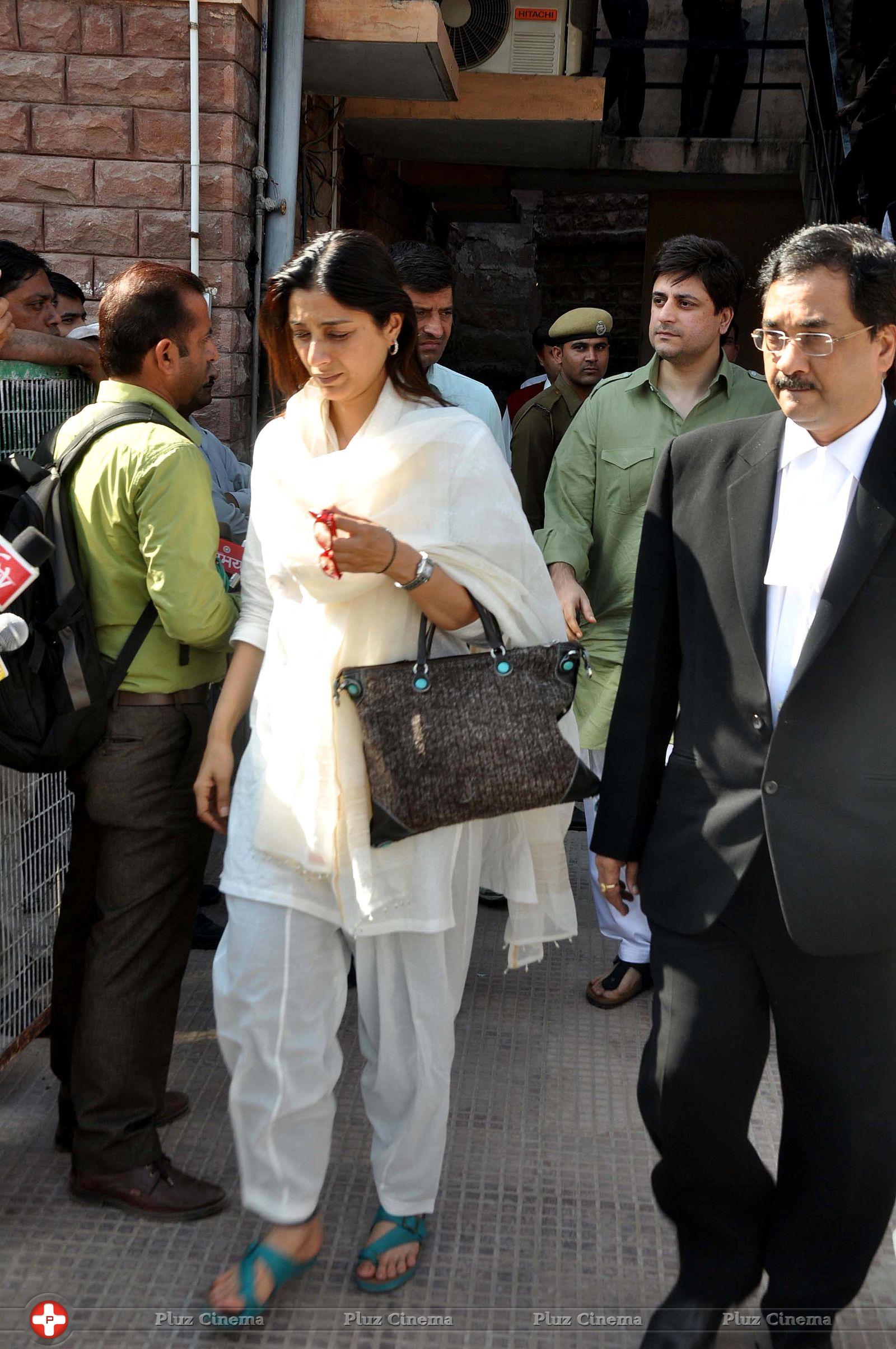 Tabu - Tabu and Sonali arrive to attend court for the Black buck Case Photos | Picture 659498