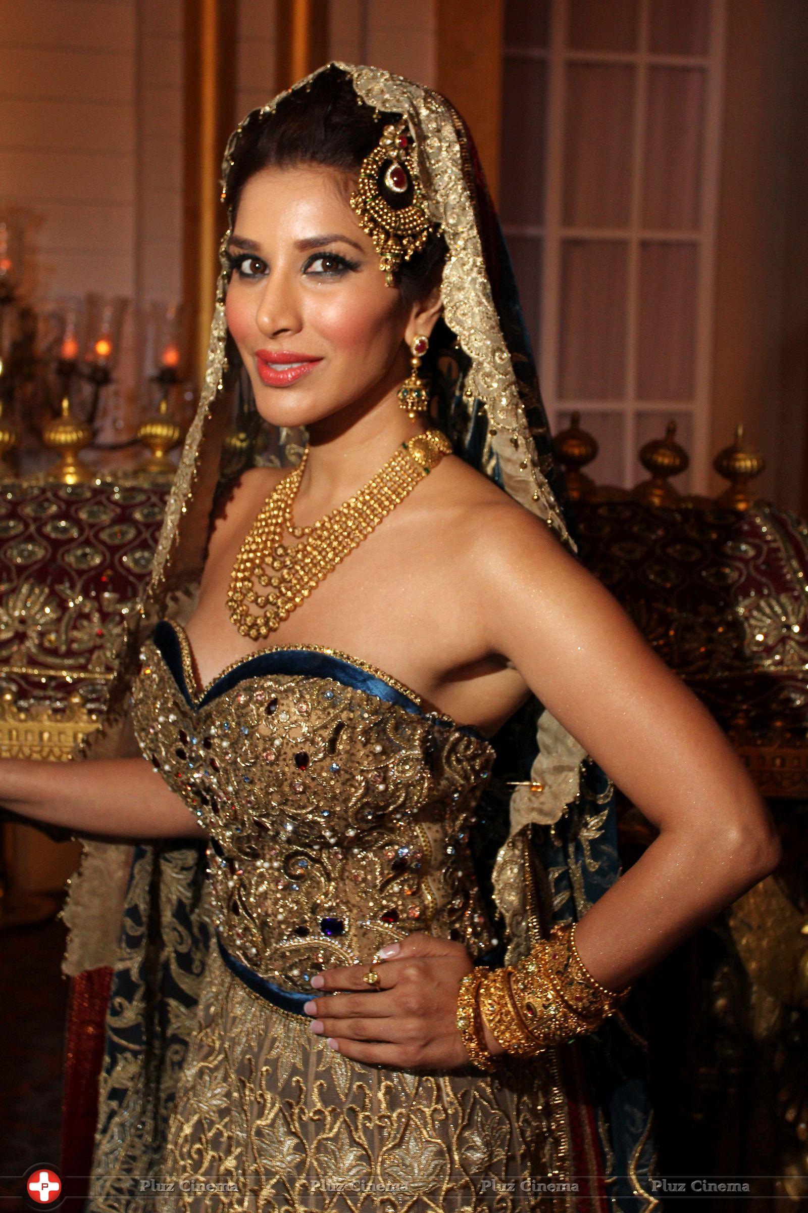 Sophie Choudry - IBFW 2013 Day 5 Photos | Picture 660774