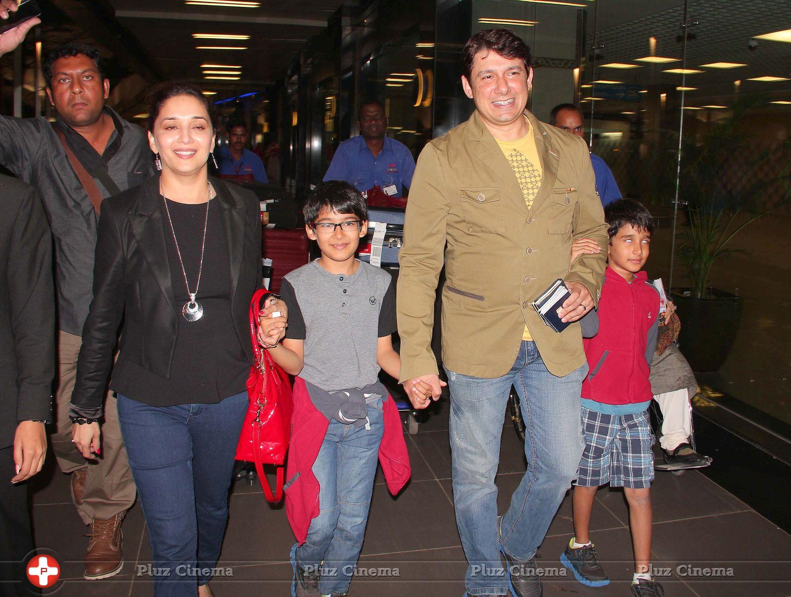 Madhuri Dixit spotted at airport Stils | Picture 660986