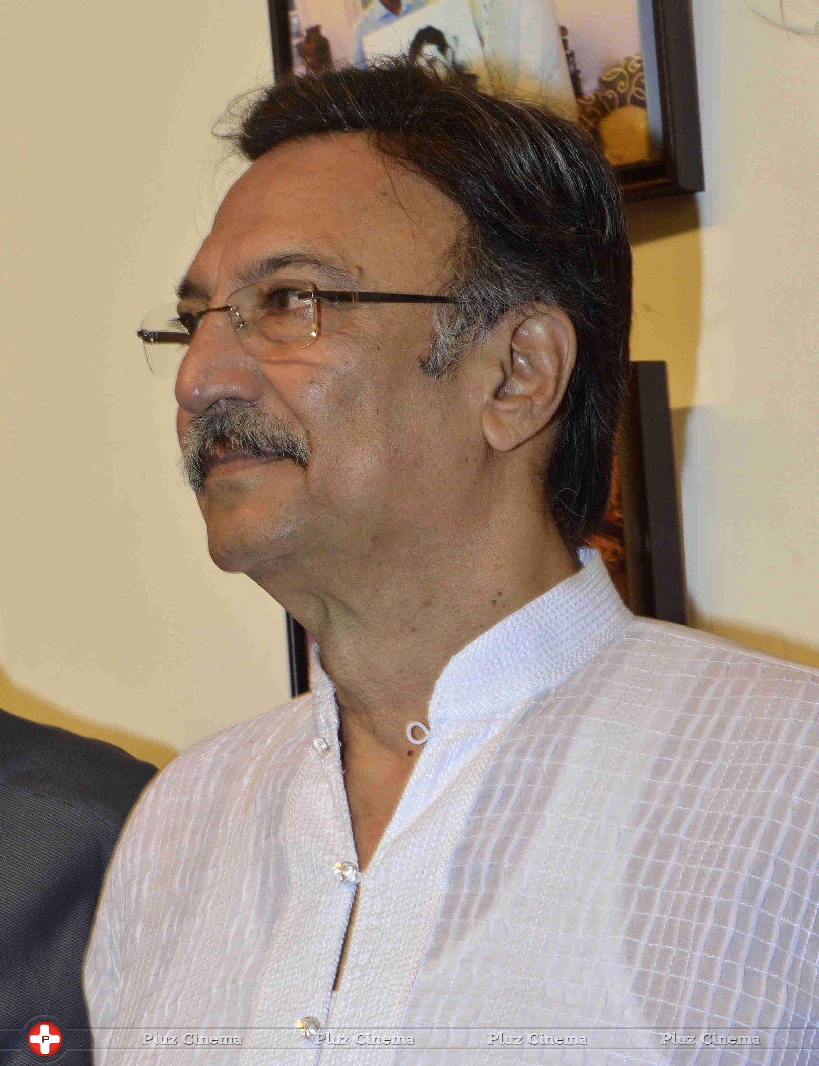 Suresh Oberoi - Inauguration of exhibition Rhythm of Colour Photos | Picture 660928