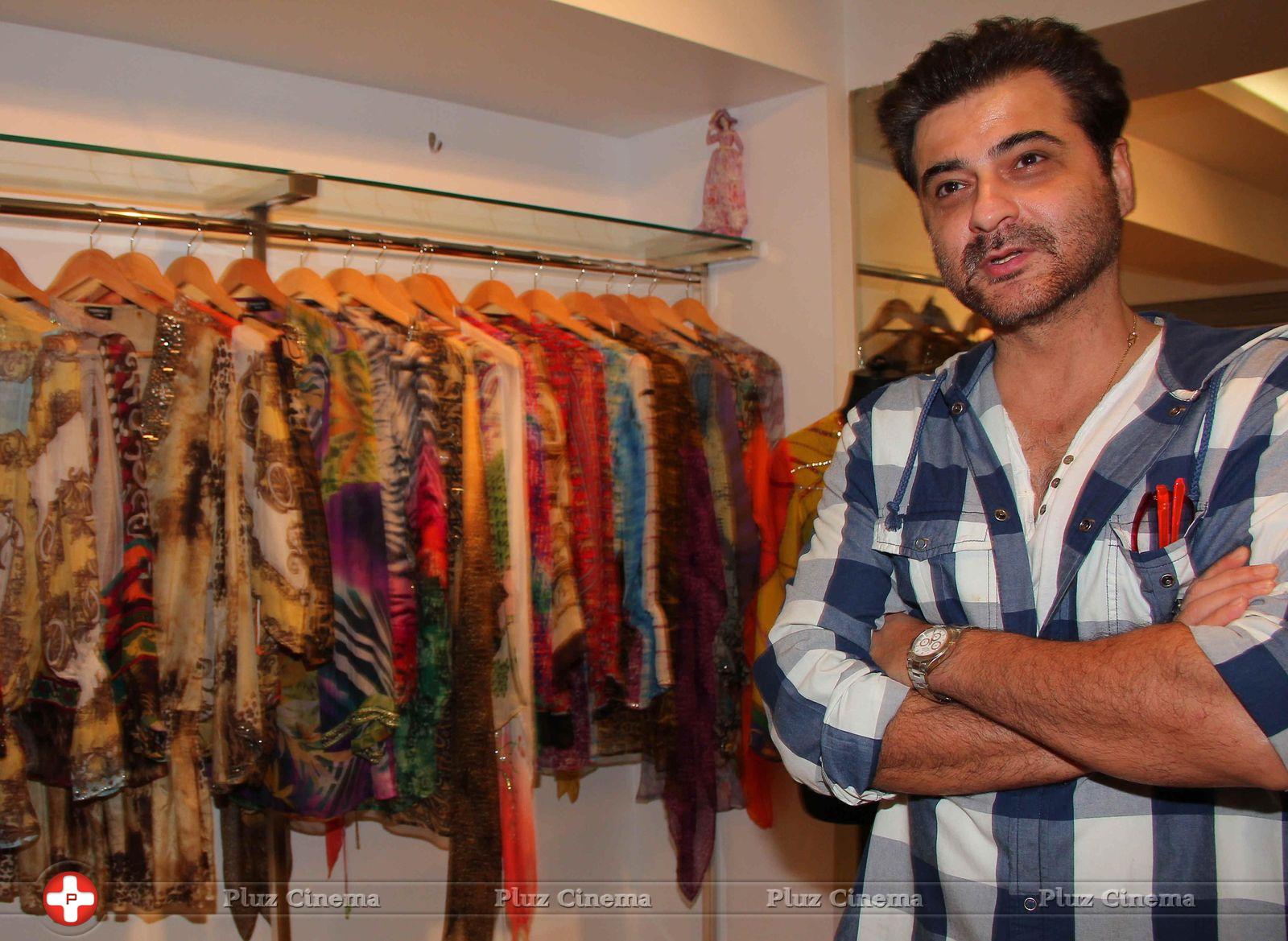 Sanjay Kapoor - Fashion designer Kaira Gurnani launches her new Collection Photos | Picture 662937