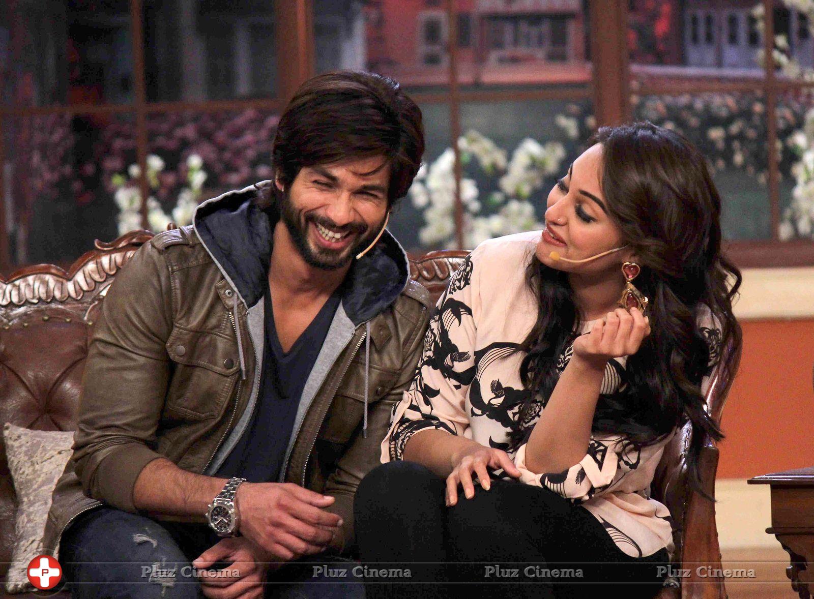 Promotion of film R Rajkumar on the sets of Comedy Nights with Kapil Photos | Picture 663025