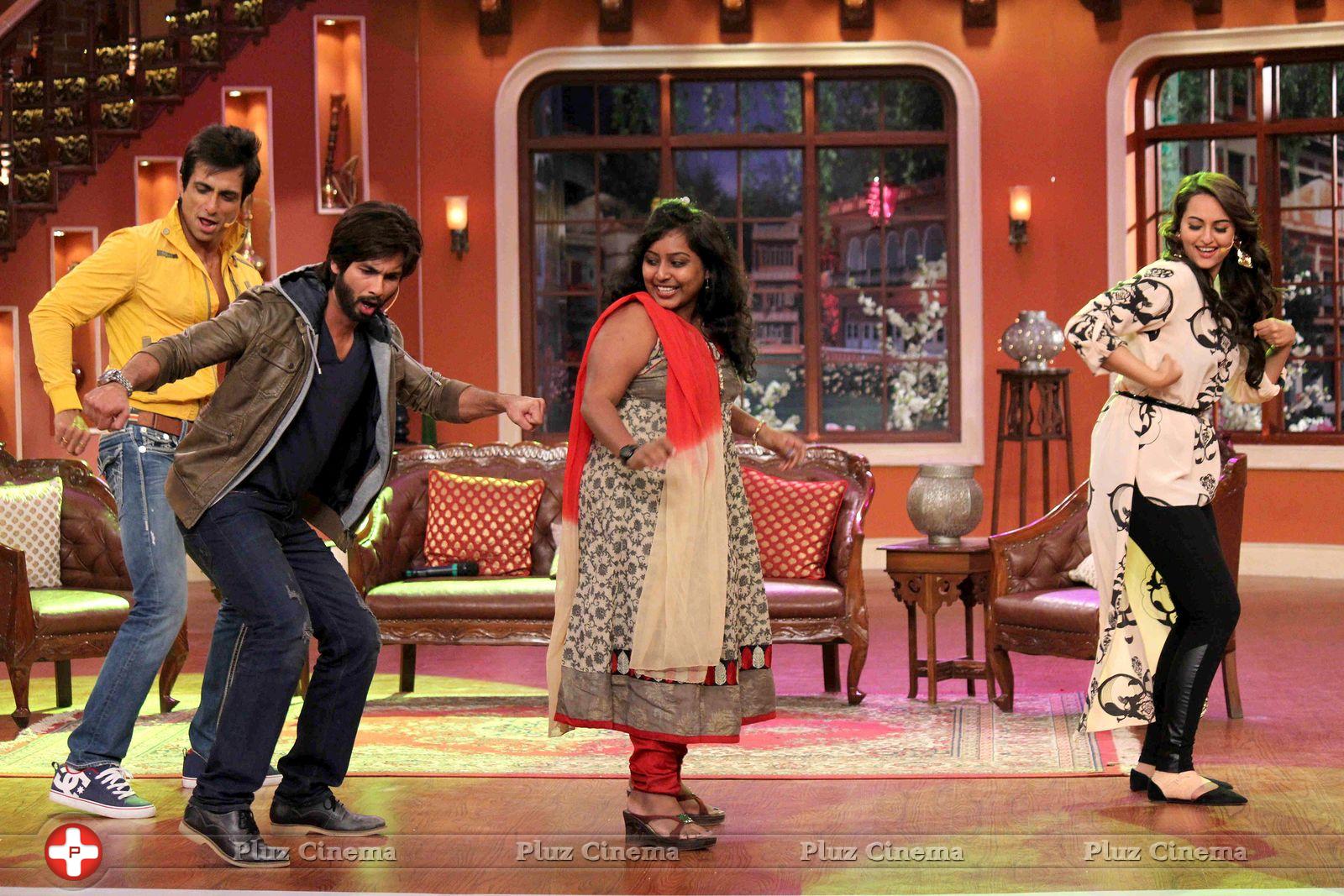 Promotion of film R Rajkumar on the sets of Comedy Nights with Kapil Photos | Picture 663058