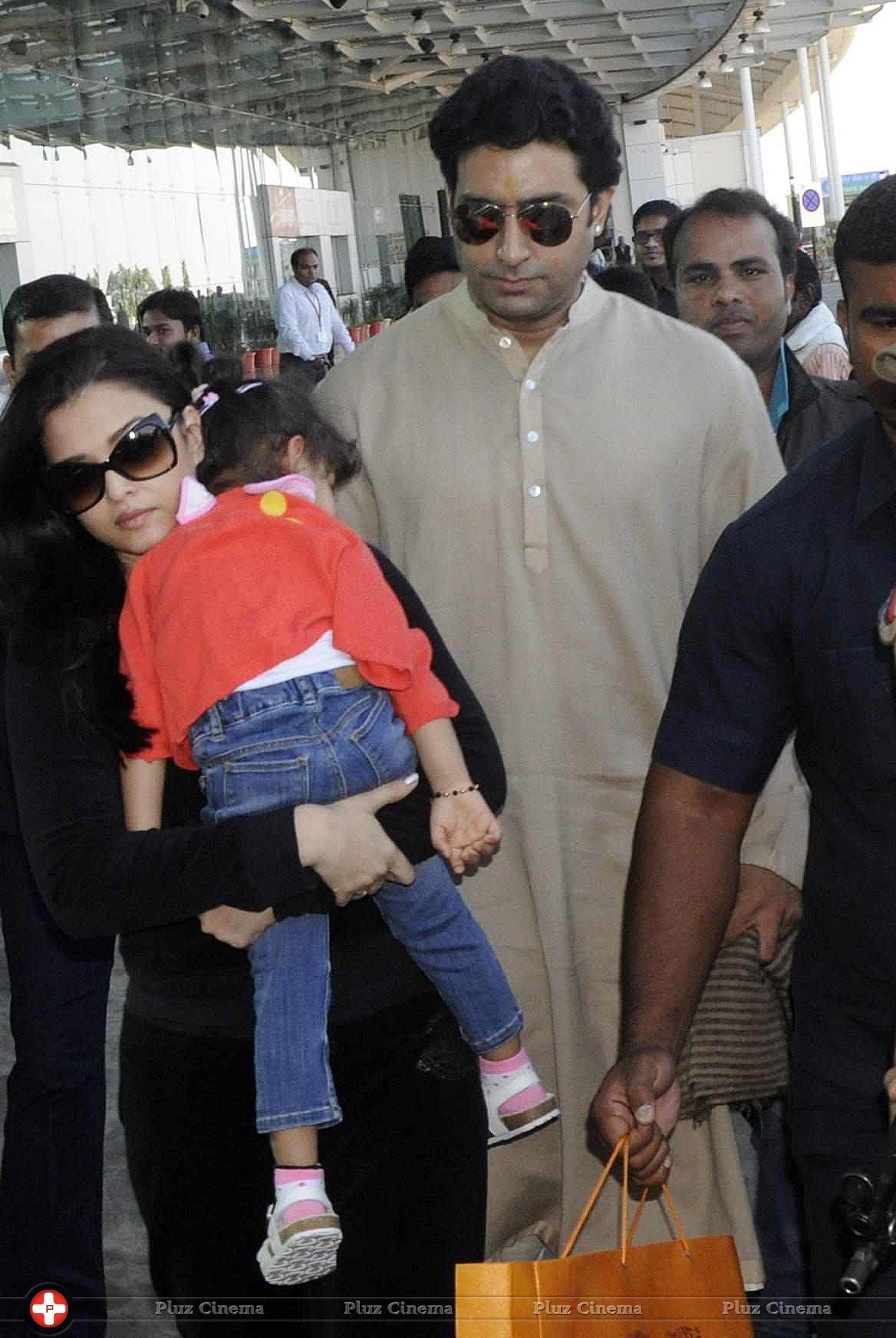 Bachchan family snapped at Bhopal Airport Photos | Picture 664093