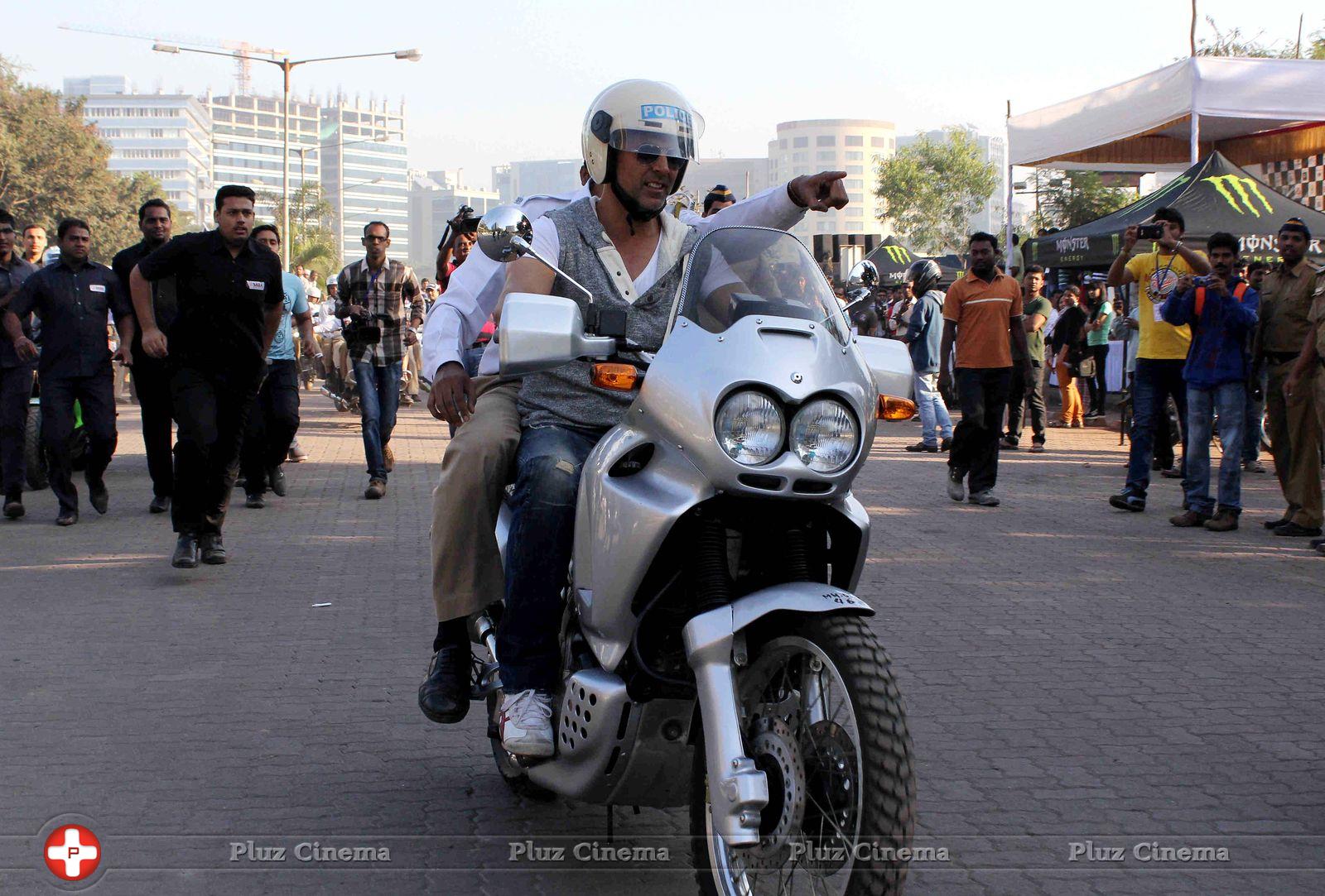 Akshay Kumar - Akshay Kumar at Ride for Safety Rally Photos | Picture 669394