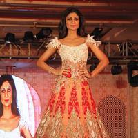 Shilpa Shetty - Shilpa Shetty walks for Rohit Verma Show for Marigold Watches Photos | Picture 672378