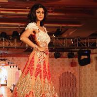 Shilpa Shetty - Shilpa Shetty walks for Rohit Verma Show for Marigold Watches Photos | Picture 672379