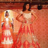 Shilpa Shetty - Shilpa Shetty walks for Rohit Verma Show for Marigold Watches Photos | Picture 672382
