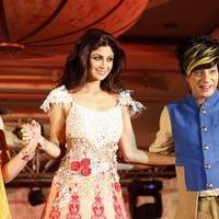 Shilpa Shetty - Shilpa Shetty walks for Rohit Verma Show for Marigold Watches Photos | Picture 672390