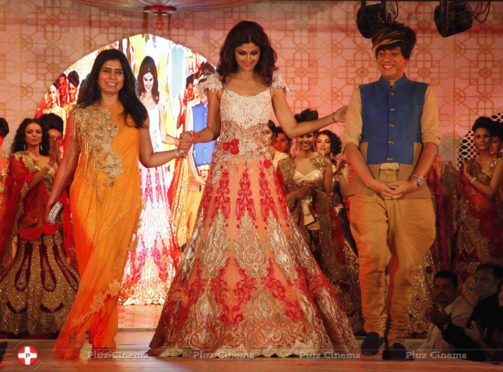 Shilpa Shetty walks for Rohit Verma Show for Marigold Watches Photos | Picture 672387