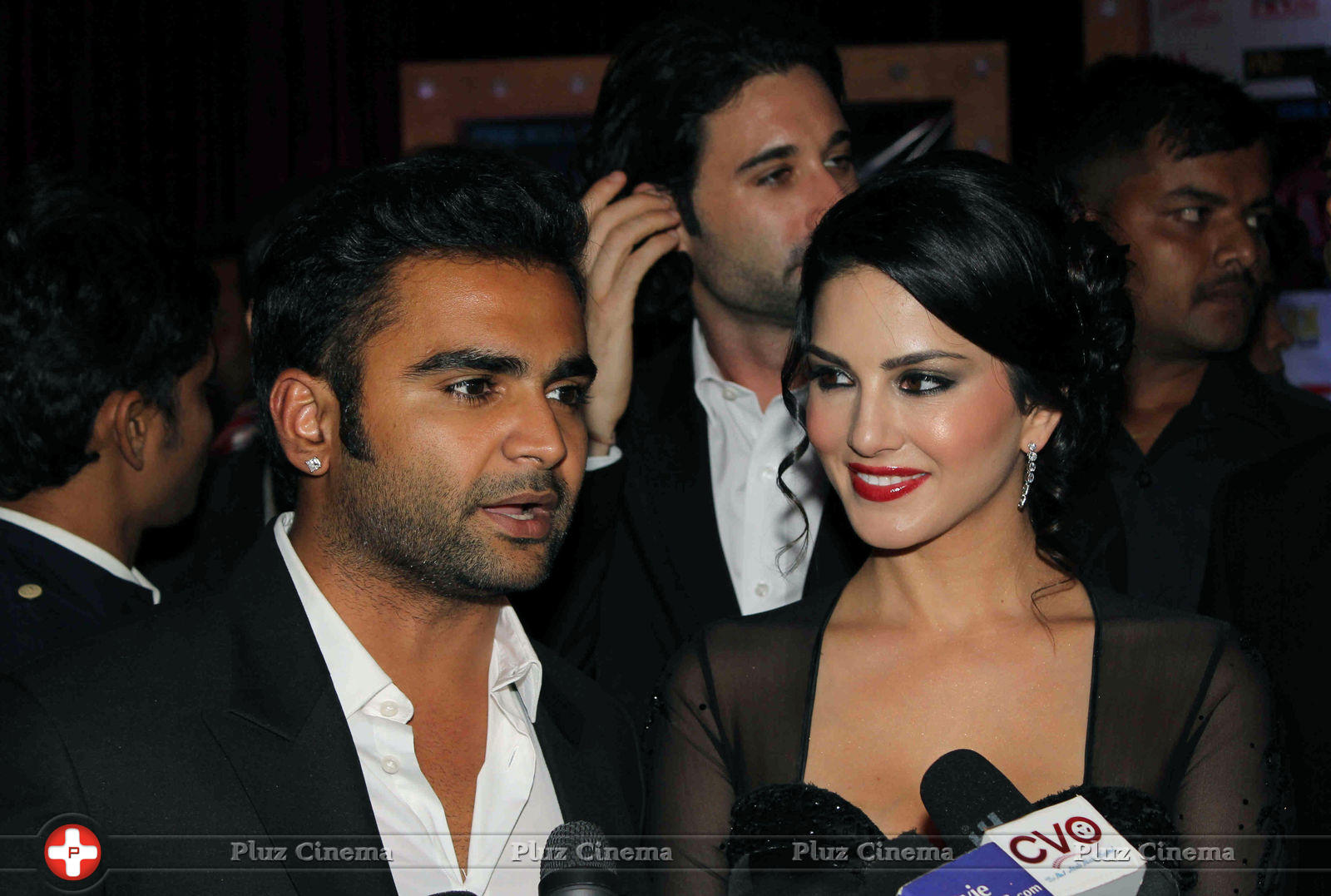 Sunny Leone & Sachin Joshi at The Premiere of film Jackpot Photos | Picture 674213