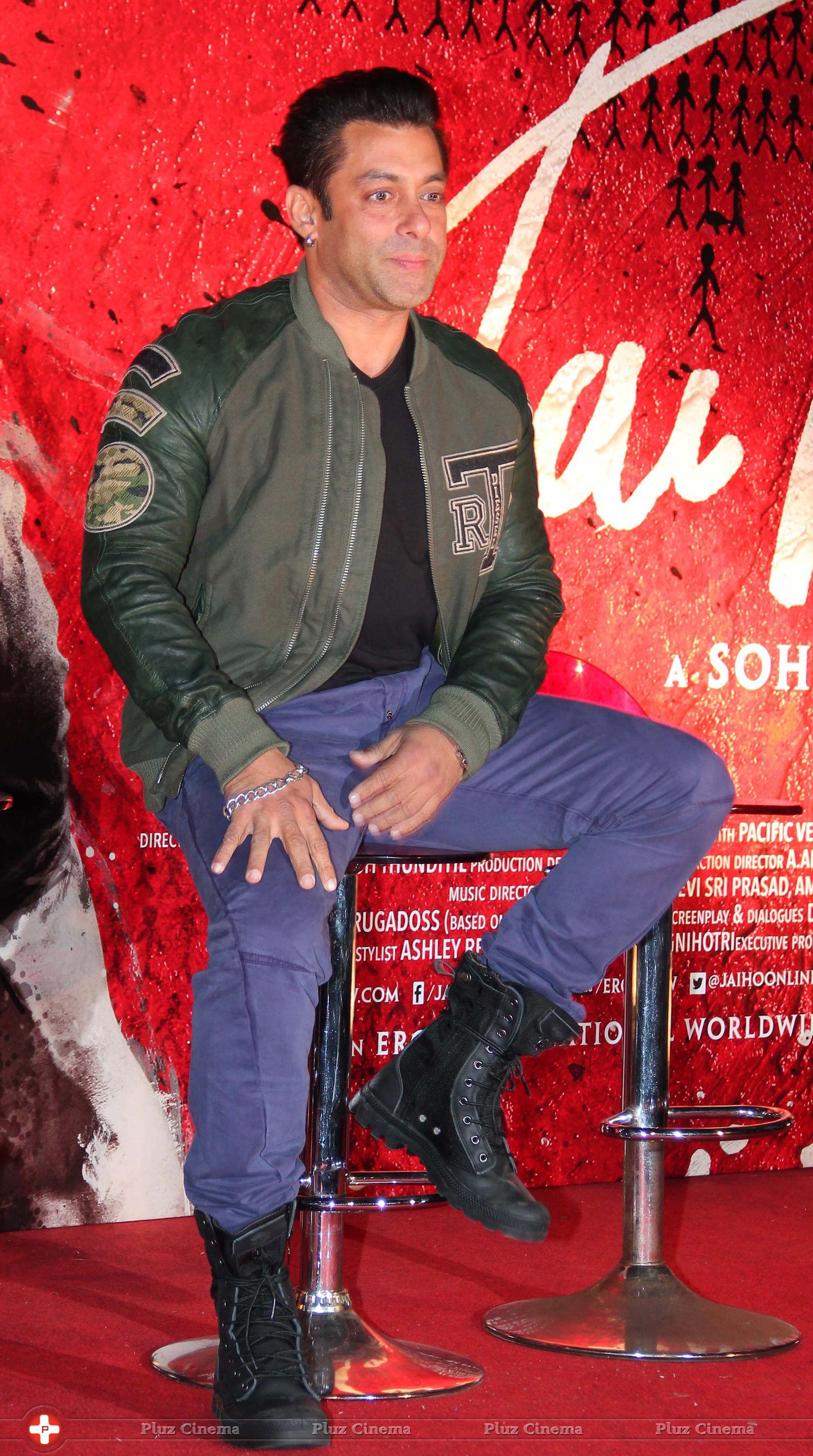 Salman Khan - Salman Khan Unveils Jai Ho Movie Trailer Photos | Picture 674335