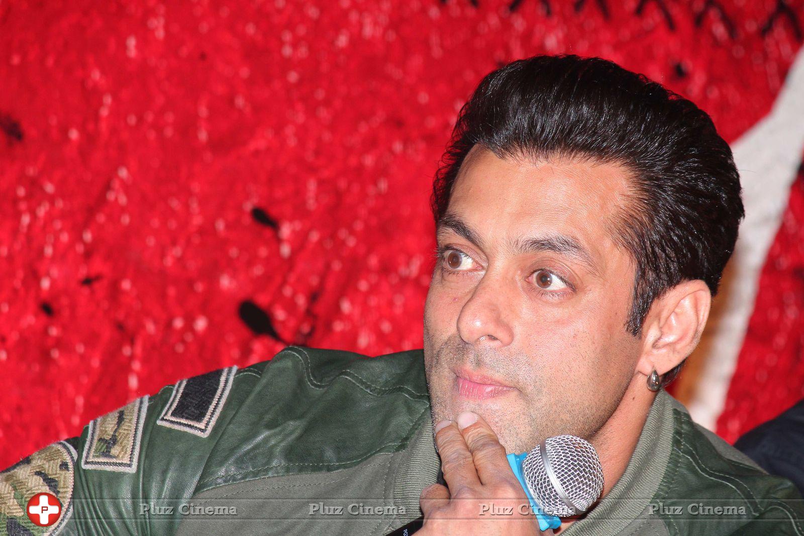 Salman Khan - Salman Khan Unveils Jai Ho Movie Trailer Photos | Picture 674345