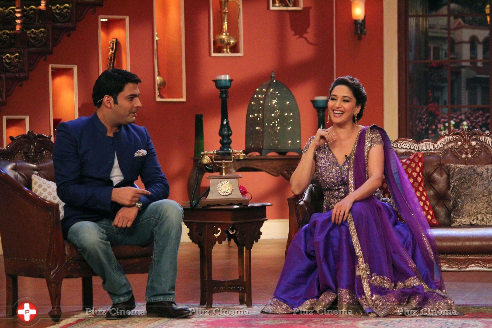 Promotion of film Dedh Ishqiya on sets of Comedy Nights with Kapil Photos | Picture 675372