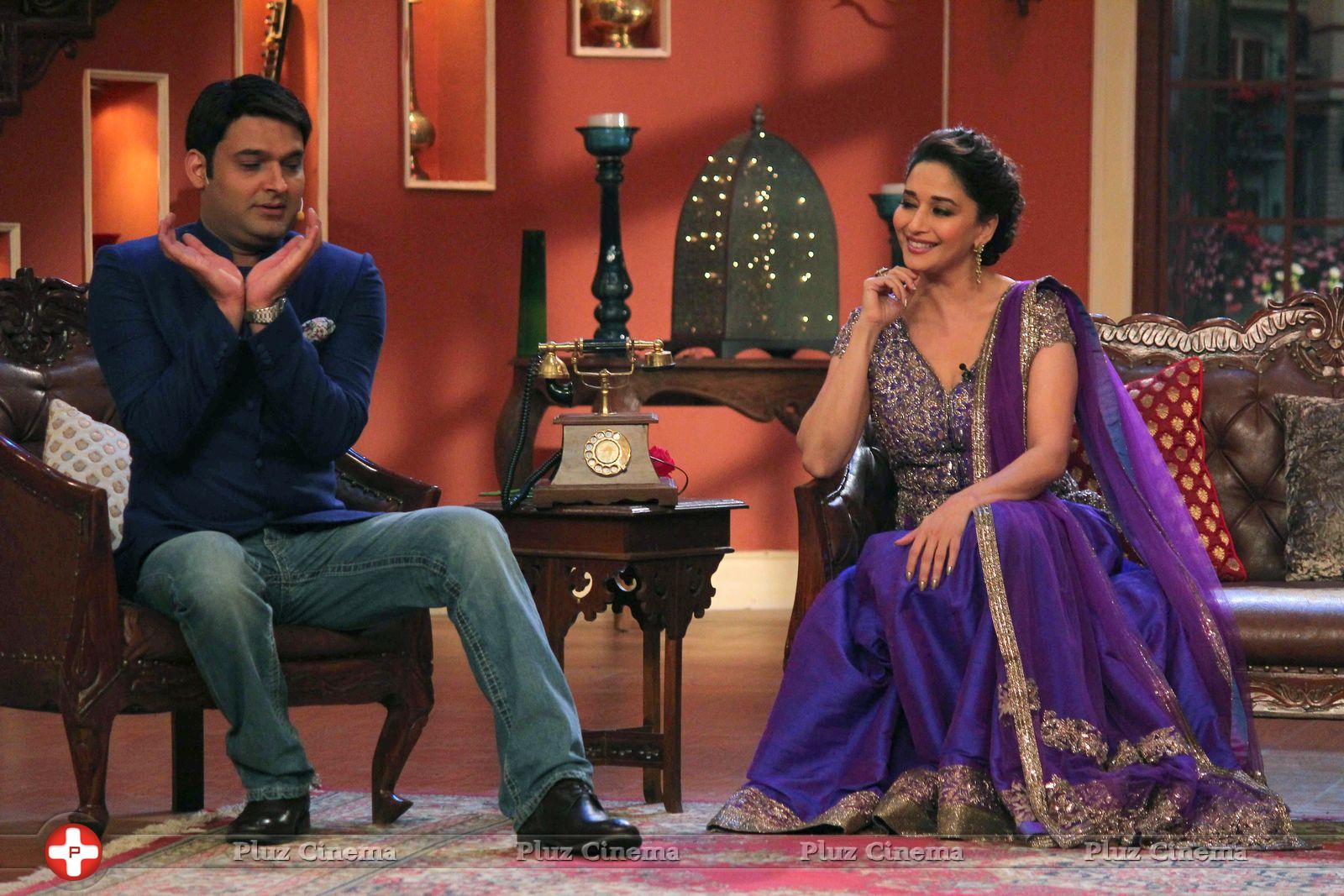 Promotion of film Dedh Ishqiya on sets of Comedy Nights with Kapil Photos | Picture 675373