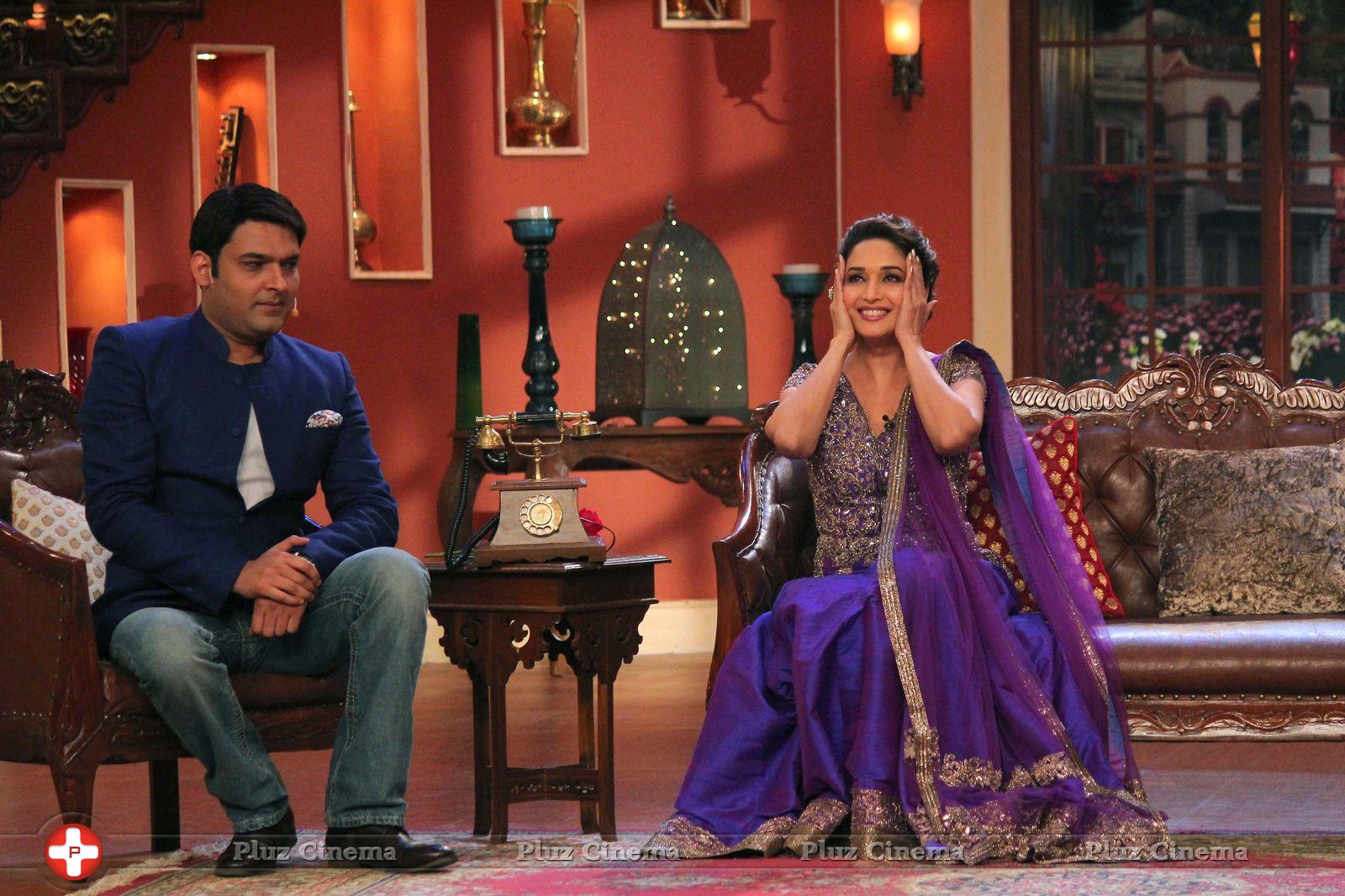 Promotion of film Dedh Ishqiya on sets of Comedy Nights with Kapil Photos | Picture 675374