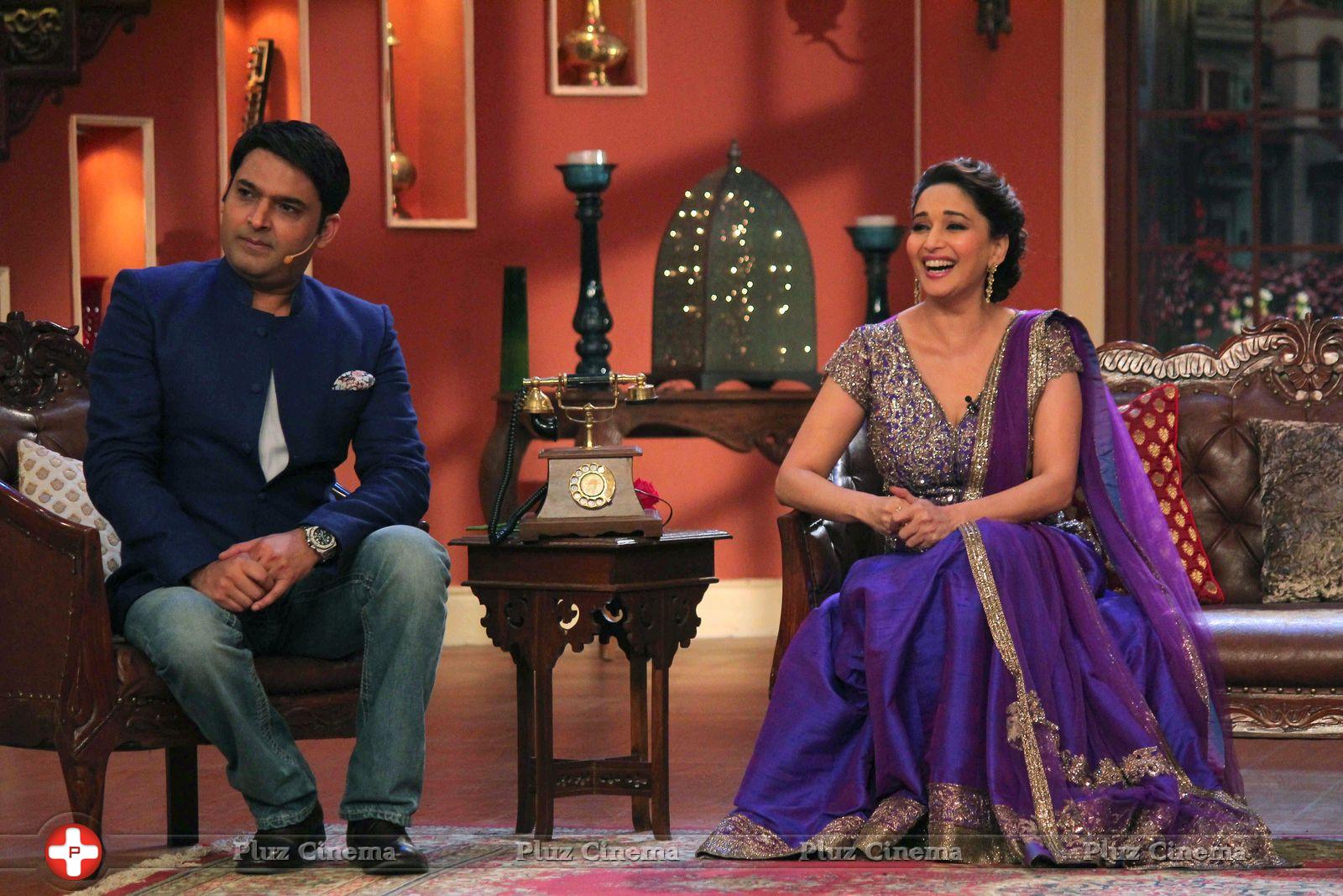 Promotion of film Dedh Ishqiya on sets of Comedy Nights with Kapil Photos | Picture 675375