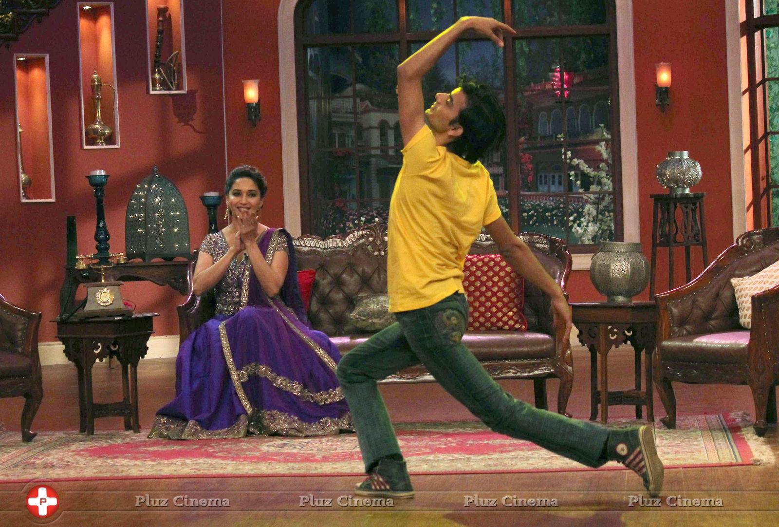 Promotion of film Dedh Ishqiya on sets of Comedy Nights with Kapil Photos | Picture 675381
