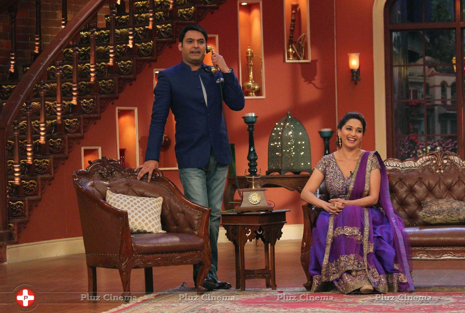 Promotion of film Dedh Ishqiya on sets of Comedy Nights with Kapil Photos | Picture 675389