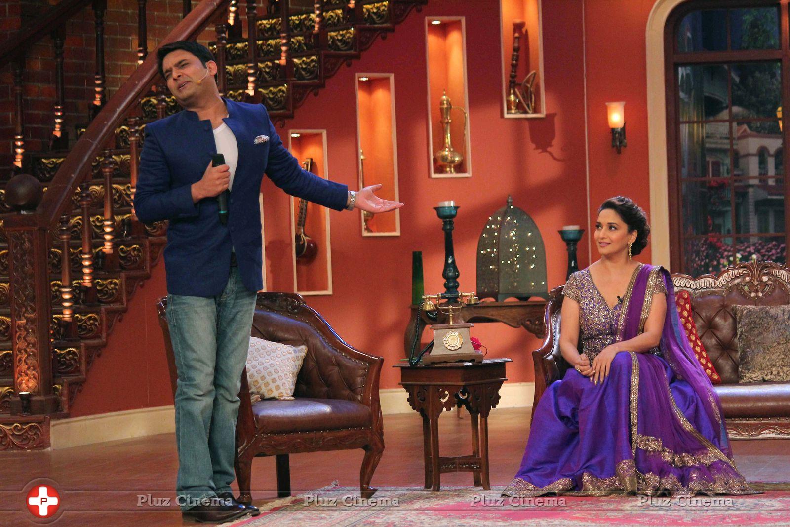 Promotion of film Dedh Ishqiya on sets of Comedy Nights with Kapil Photos | Picture 675407