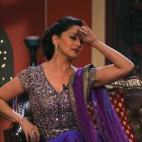 Madhuri Dixit - Promotion of film Dedh Ishqiya on sets of Comedy Nights with Kapil Photos | Picture 675364