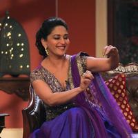 Madhuri Dixit - Promotion of film Dedh Ishqiya on sets of Comedy Nights with Kapil Photos | Picture 675369
