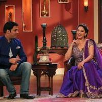 Promotion of film Dedh Ishqiya on sets of Comedy Nights with Kapil Photos | Picture 675372