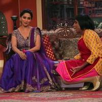 Promotion of film Dedh Ishqiya on sets of Comedy Nights with Kapil Photos | Picture 675378