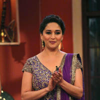 Madhuri Dixit - Promotion of film Dedh Ishqiya on sets of Comedy Nights with Kapil Photos | Picture 675383