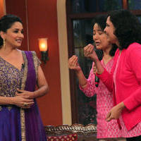 Promotion of film Dedh Ishqiya on sets of Comedy Nights with Kapil Photos | Picture 675387