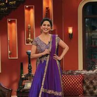 Madhuri Dixit - Promotion of film Dedh Ishqiya on sets of Comedy Nights with Kapil Photos | Picture 675388