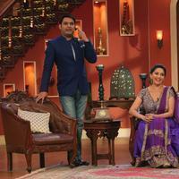 Promotion of film Dedh Ishqiya on sets of Comedy Nights with Kapil Photos | Picture 675389