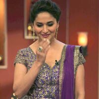 Madhuri Dixit - Promotion of film Dedh Ishqiya on sets of Comedy Nights with Kapil Photos | Picture 675405