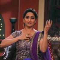 Madhuri Dixit - Promotion of film Dedh Ishqiya on sets of Comedy Nights with Kapil Photos | Picture 675410
