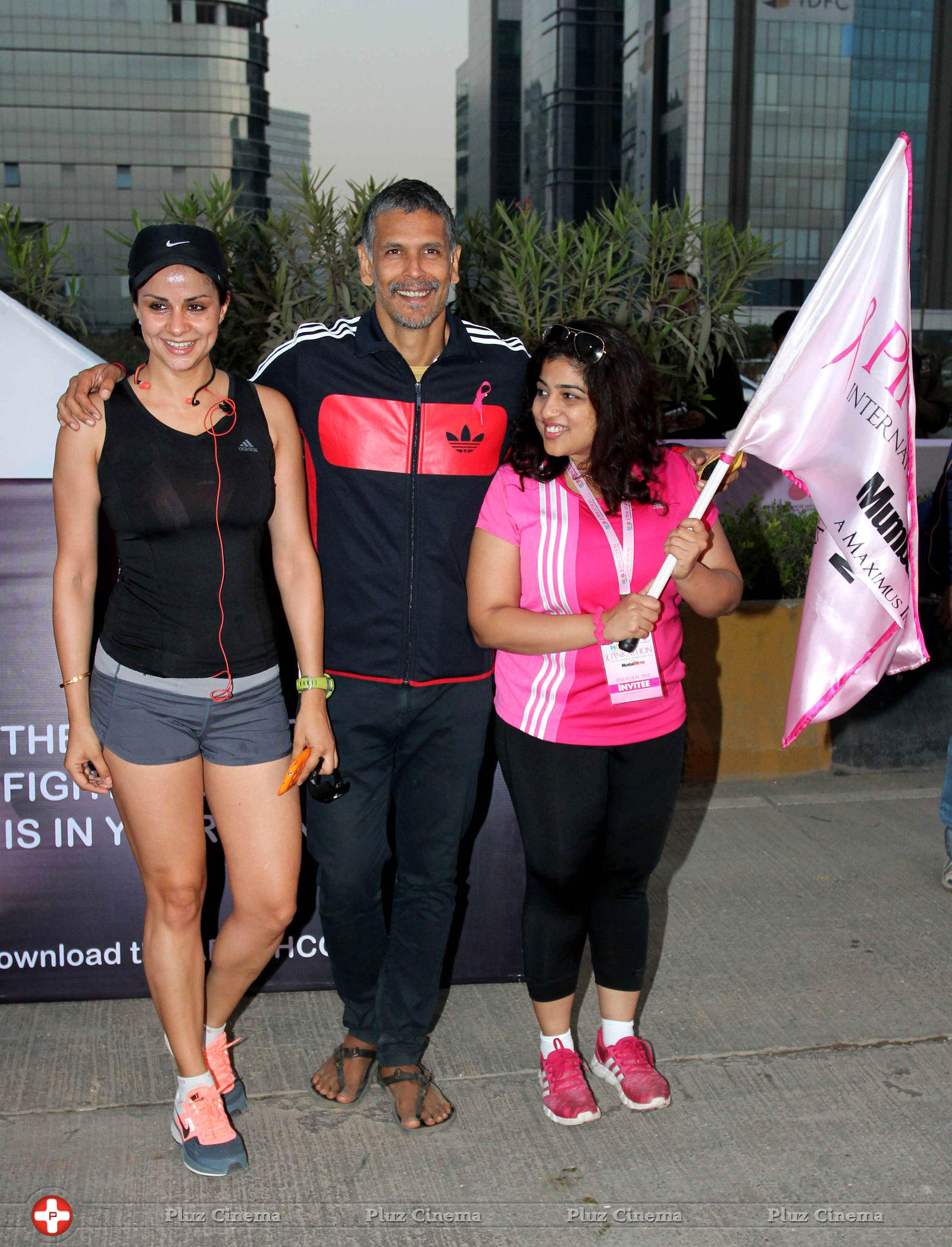 Milind Soman & Gul Panag at HCG Pinkathon for Breast Awareness 2013 Photos | Picture 680465