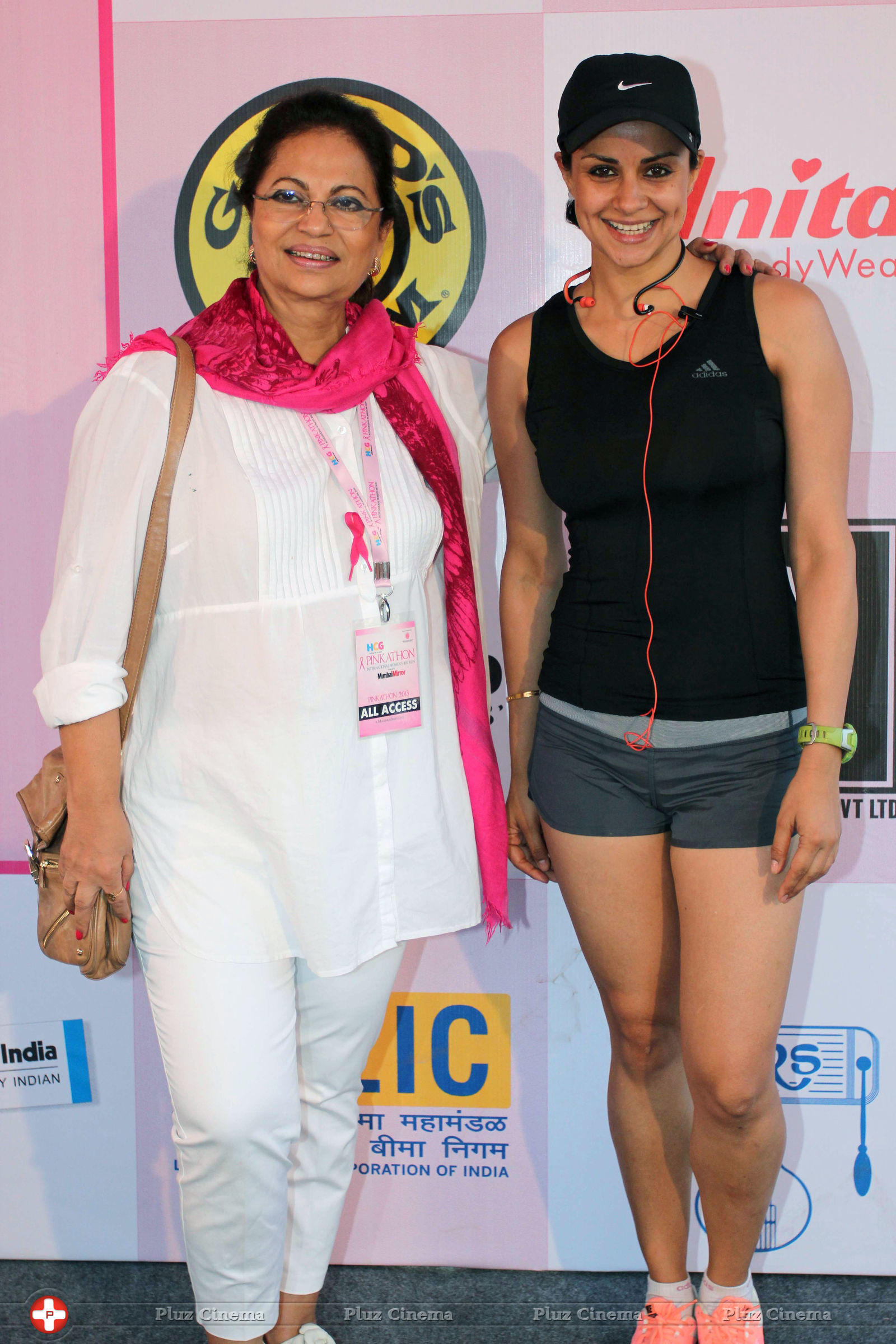 Milind Soman & Gul Panag at HCG Pinkathon for Breast Awareness 2013 Photos | Picture 680469