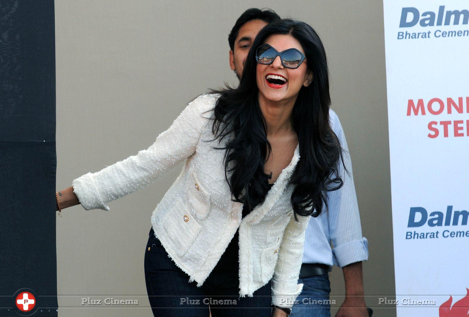 Sushmita Sen - Sushmita Sen launches Mary Kom's Autobiography Photos | Picture 681120