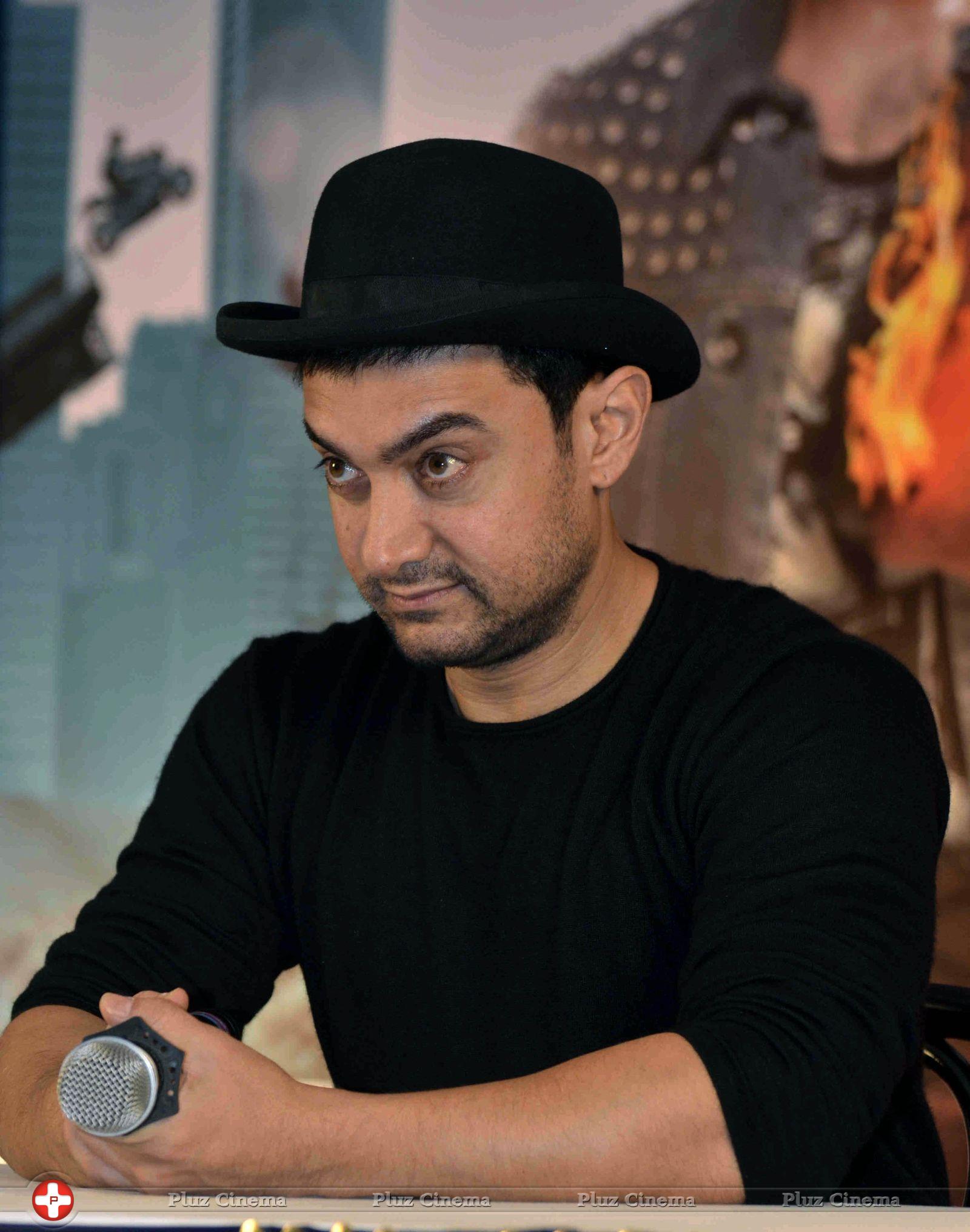 aamir khan in dhoom 3 in hat