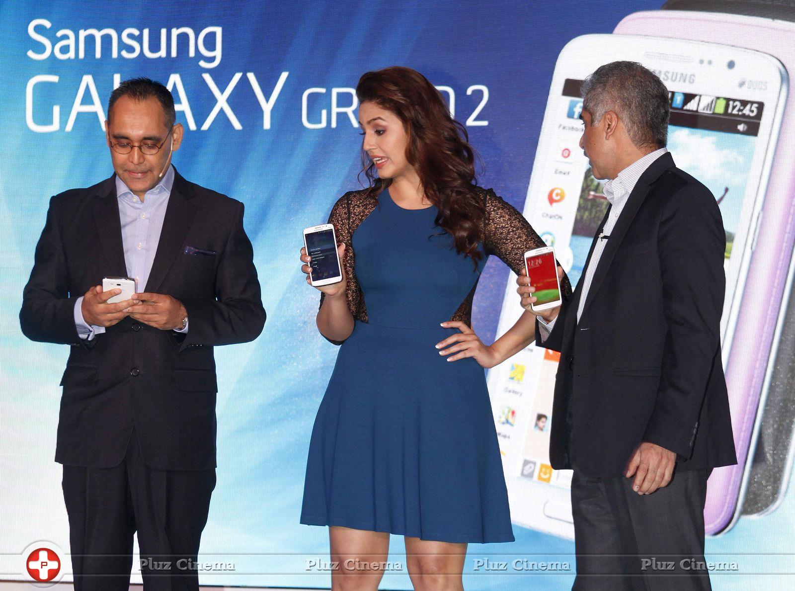 Huma Qureshi launches Samsung GALAXY Grand 2 Photos | Picture 685131