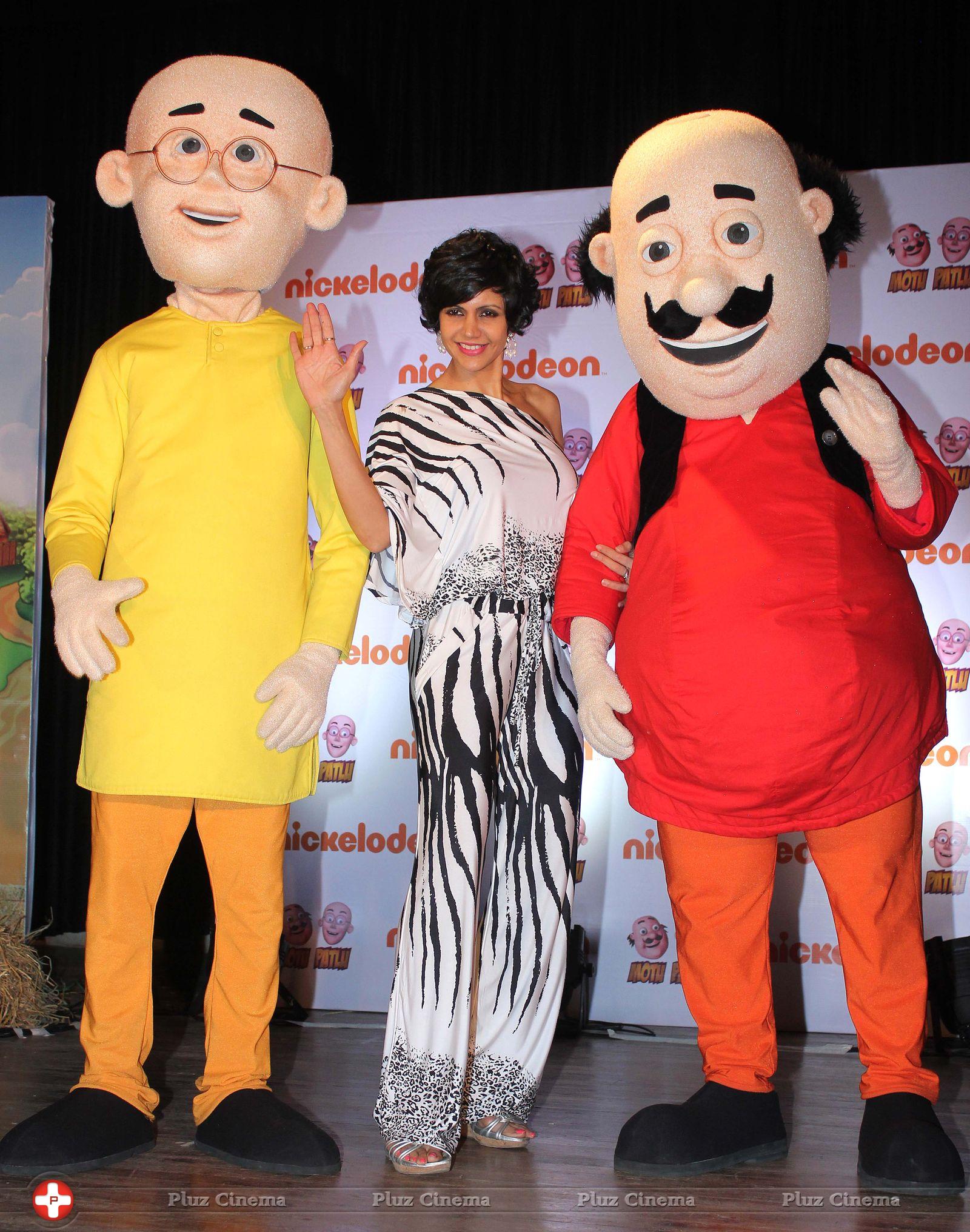 Mandira Bedi with Cartoon Characters Motu and Patlu Photos | Picture 686497