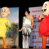 Mandira Bedi with Cartoon Characters Motu and Patlu Photos | Picture 686493