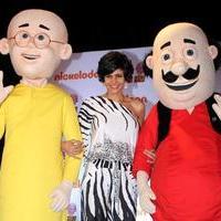 Mandira Bedi with Cartoon Characters Motu and Patlu Photos | Picture 686495