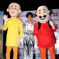 Mandira Bedi with Cartoon Characters Motu and Patlu Photos | Picture 686496