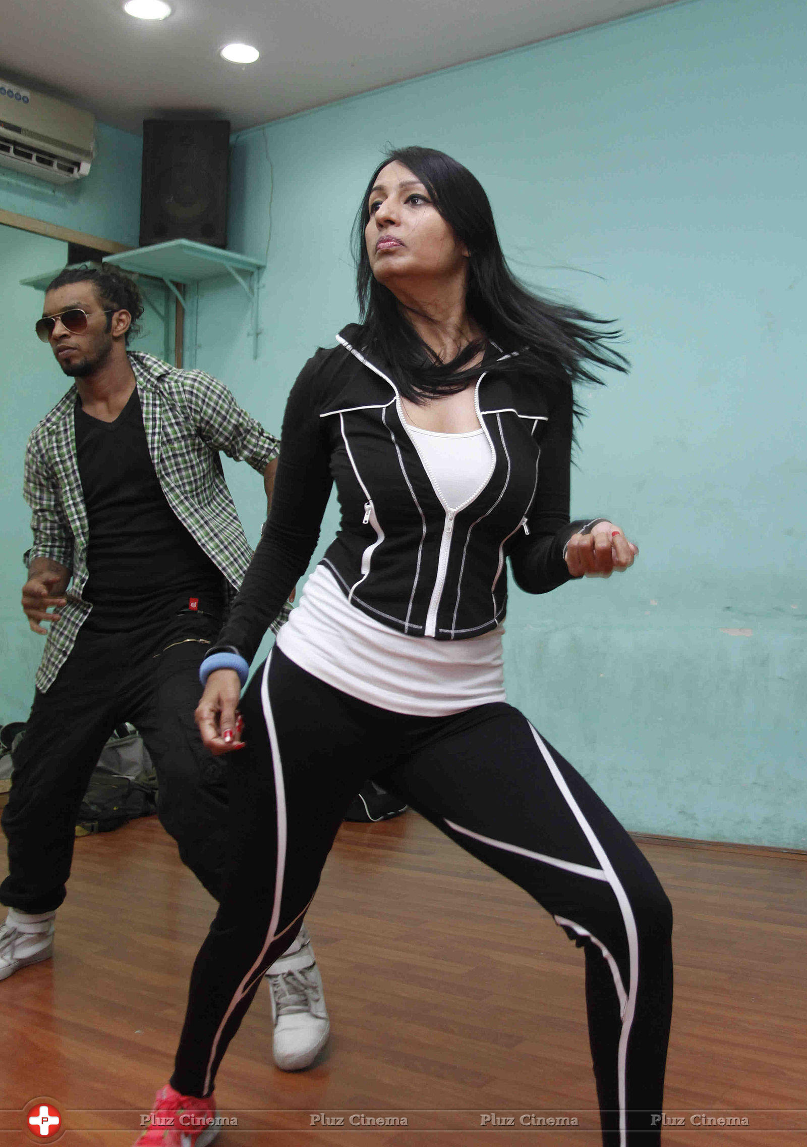 Kashmira Shah - Kashmira Shah at rehearsal for New Year Show Photos | Picture 687552