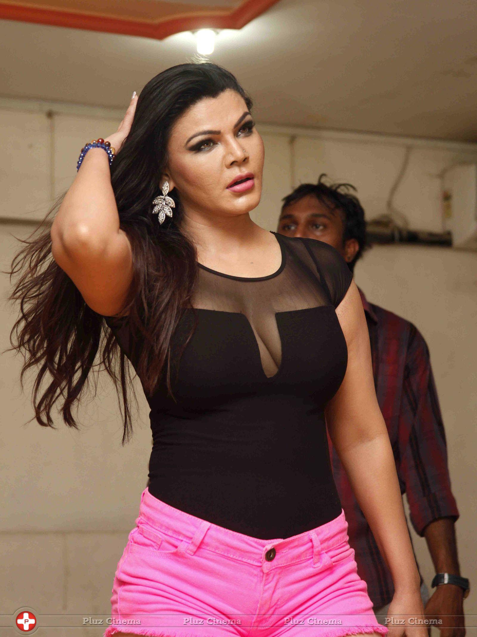 Rakhi Sawant - Kashmira Shah at rehearsal for New Year Show Photos | Picture 687591